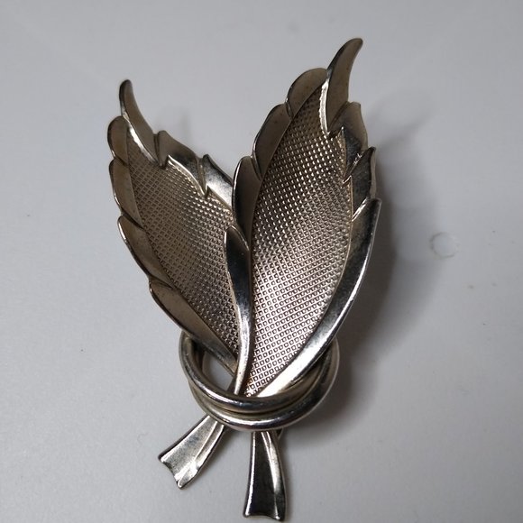 Vintage Metal Feather Brooch - Picture 2 of 16